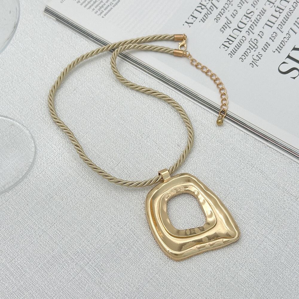 Chic Irregular Square Statement Gold Necklace - Rope Chain - Picture 5 of 8